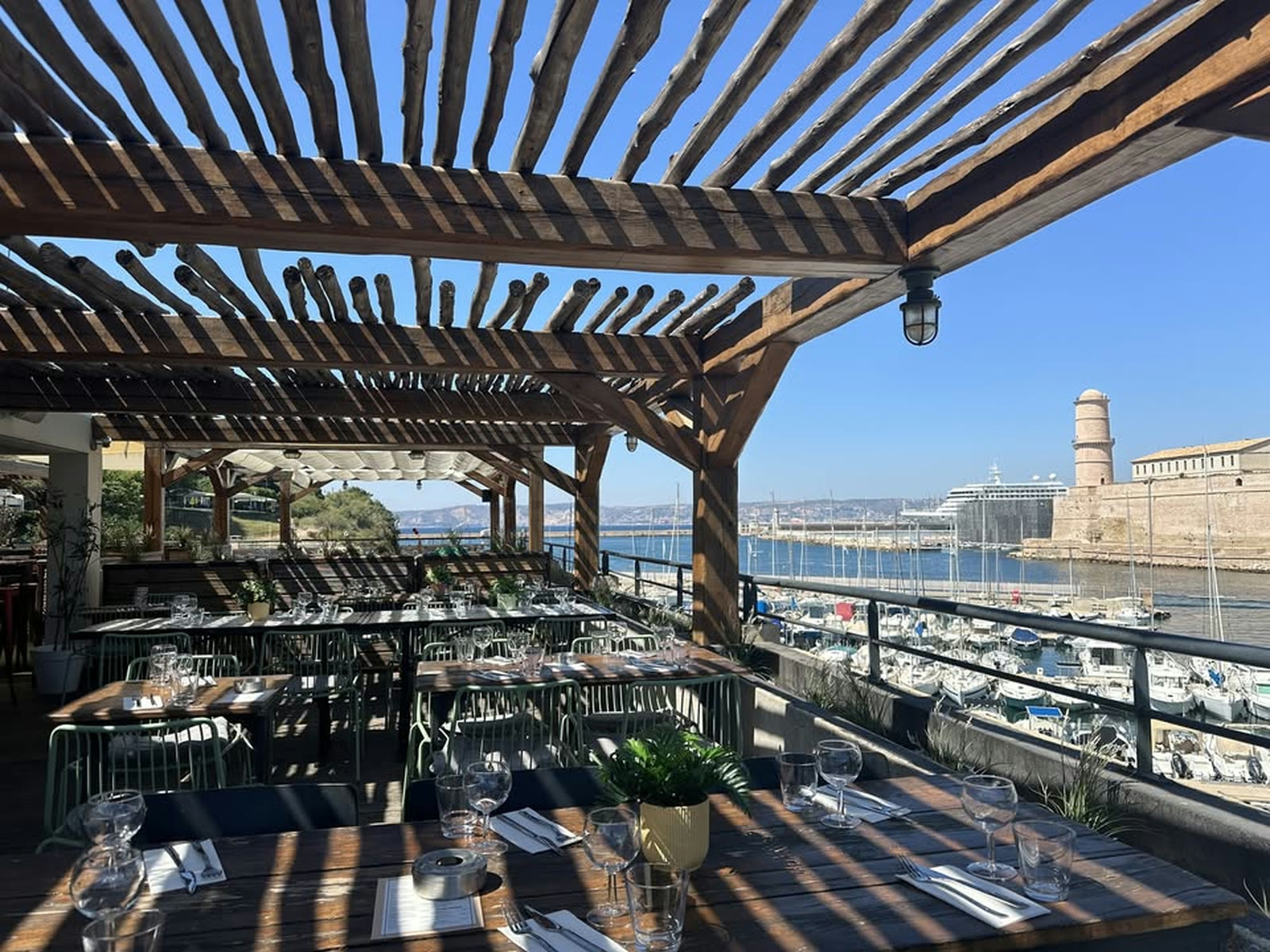 Terrasse du Rowing Club face au Vieux-Port